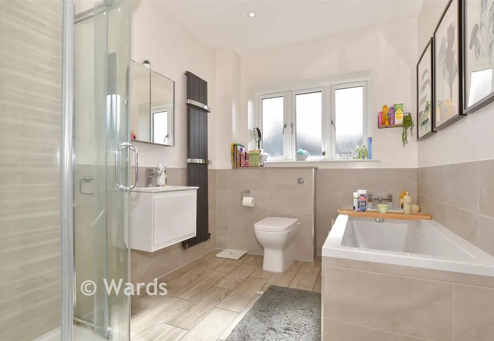 Family Bathroom - Commodores Close, Minster-On-Sea, Sheerness, Kent - Wards of Kent