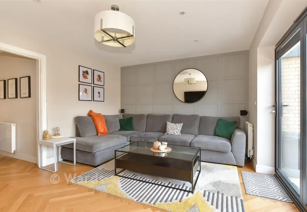 Lounge - Commodores Close, Minster-On-Sea, Sheerness, Kent - Wards of Kent