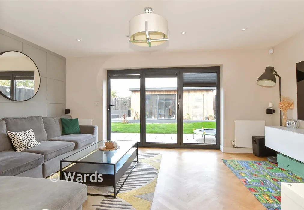 Lounge - Commodores Close, Minster-On-Sea, Sheerness, Kent - Wards of Kent