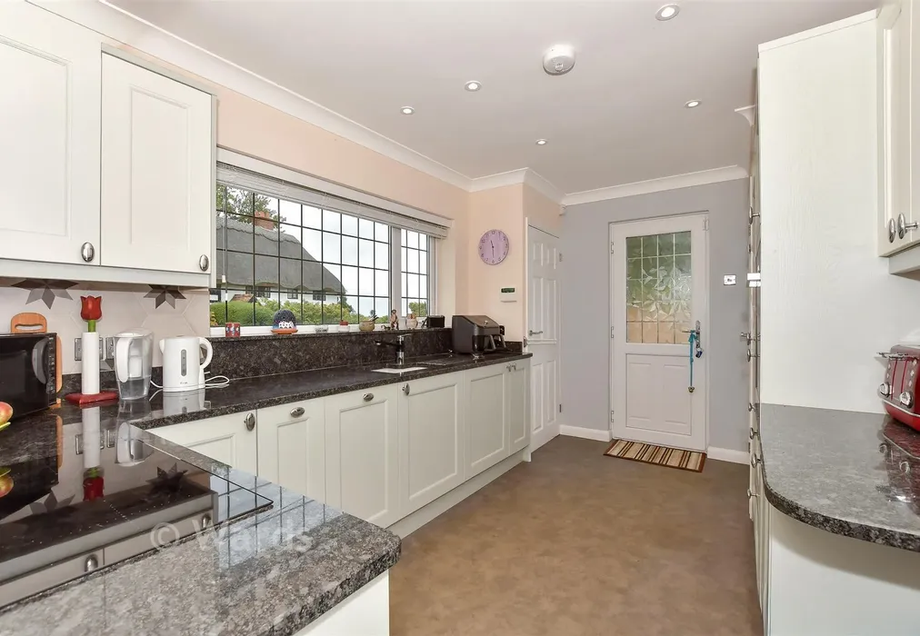 Kitchen - Wises Lane, Borden, Sittingbourne, Kent - Wards of Kent