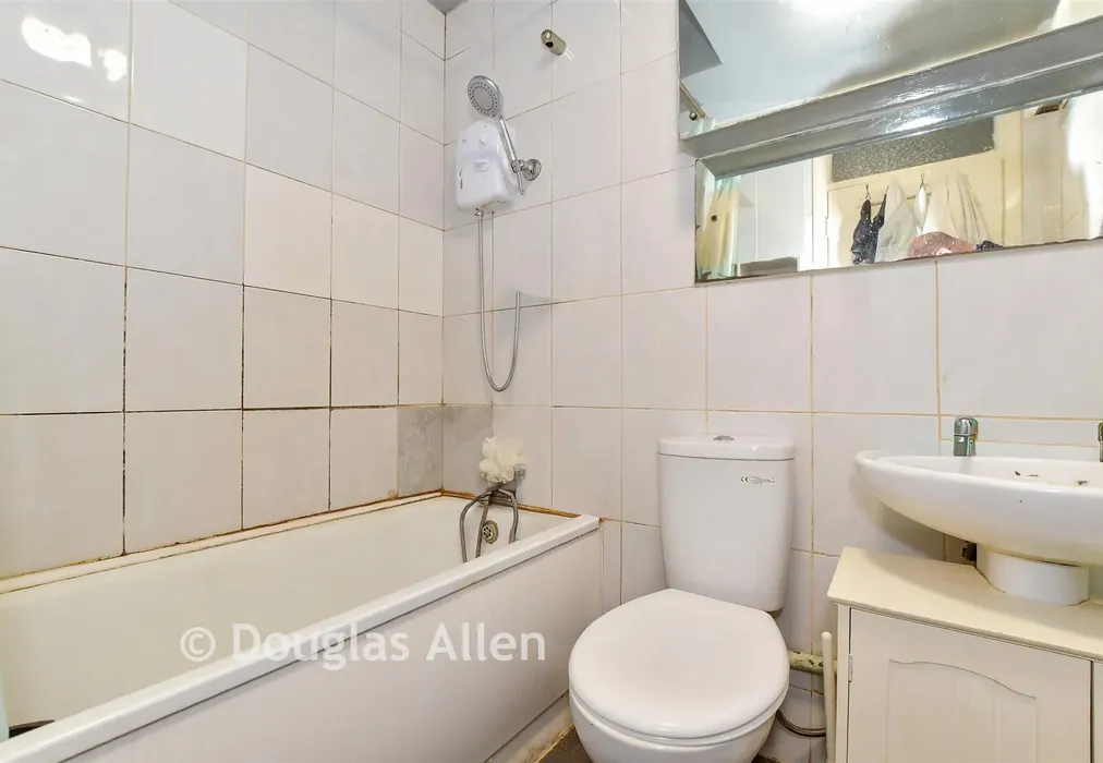 Bathroom - Skeltons Lane, Leyton, Waltham Forest - Wards of Kent