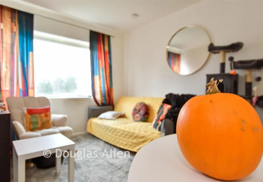 Lounge/Diner - Skeltons Lane, Leyton, Waltham Forest - Wards of Kent