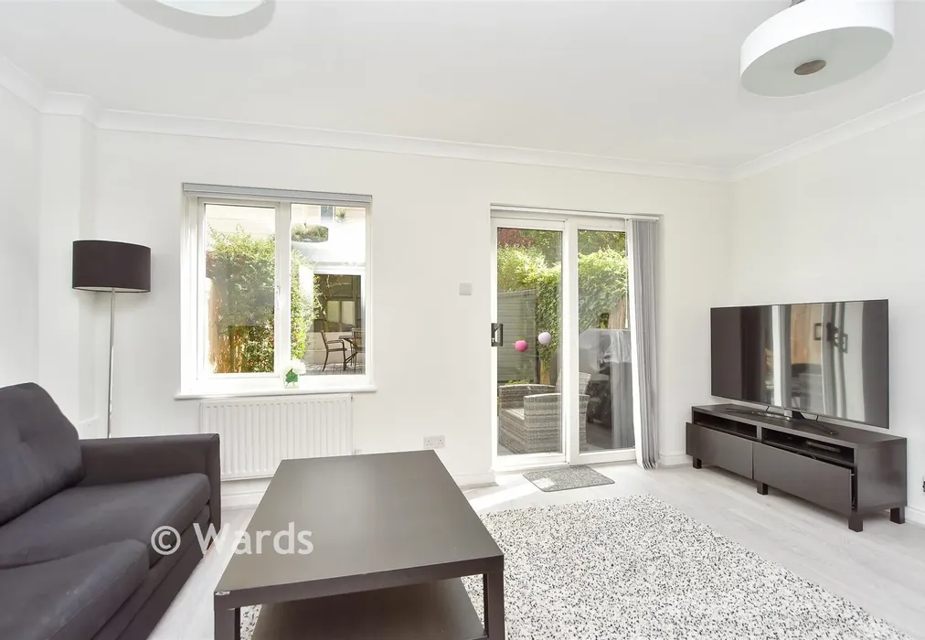 Garden Room/Bedroom 4 - Keating Close, The Esplanade, Rochester, Kent - Wards of Kent