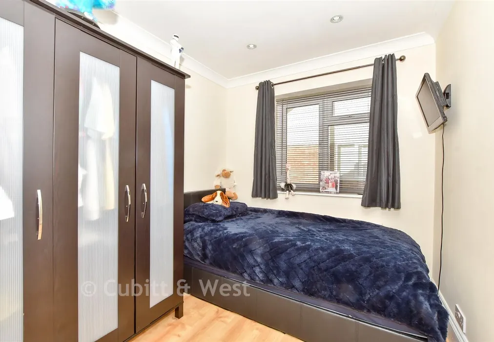 Bedroom 3 - Walnut Tree Close, Hayling Island, Hampshire - Wards of Kent
