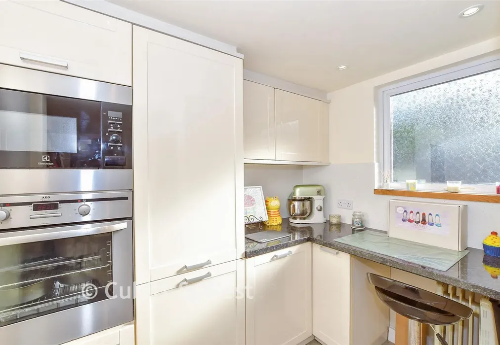 Workshop/Outbuildings - Walnut Tree Close, Hayling Island, Hampshire - Wards of Kent