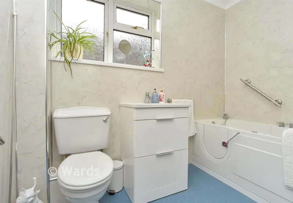 Bathroom - Bredhurst Road, Wigmore, Gillingham, Kent - Wards of Kent