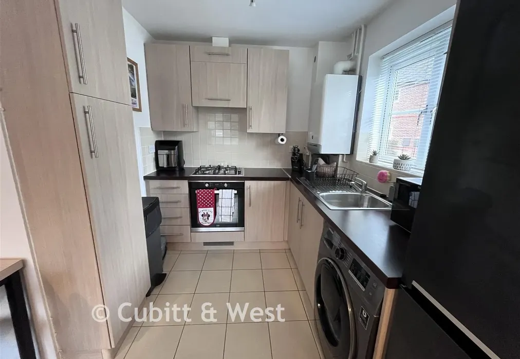 Kitchen - Admiral Way, Godalming, Surrey - Wards of Kent