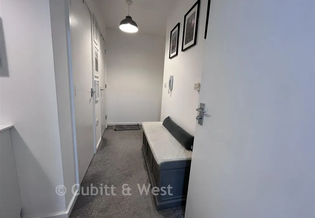 Hallway - Admiral Way, Godalming, Surrey - Wards of Kent