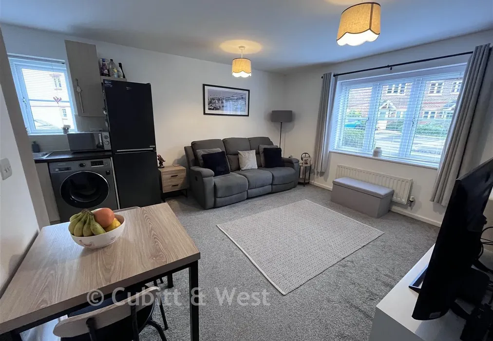 Lounge - Admiral Way, Godalming, Surrey - Wards of Kent