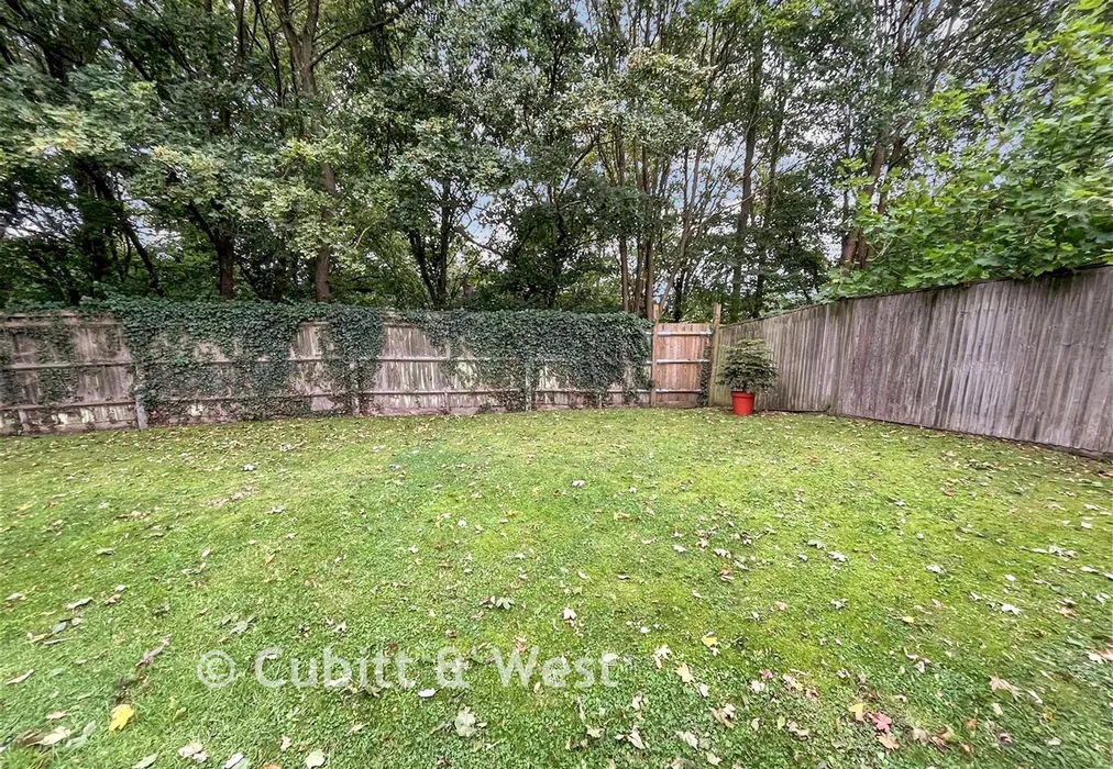 Communal Garden Area - Admiral Way, Godalming, Surrey - Wards of Kent