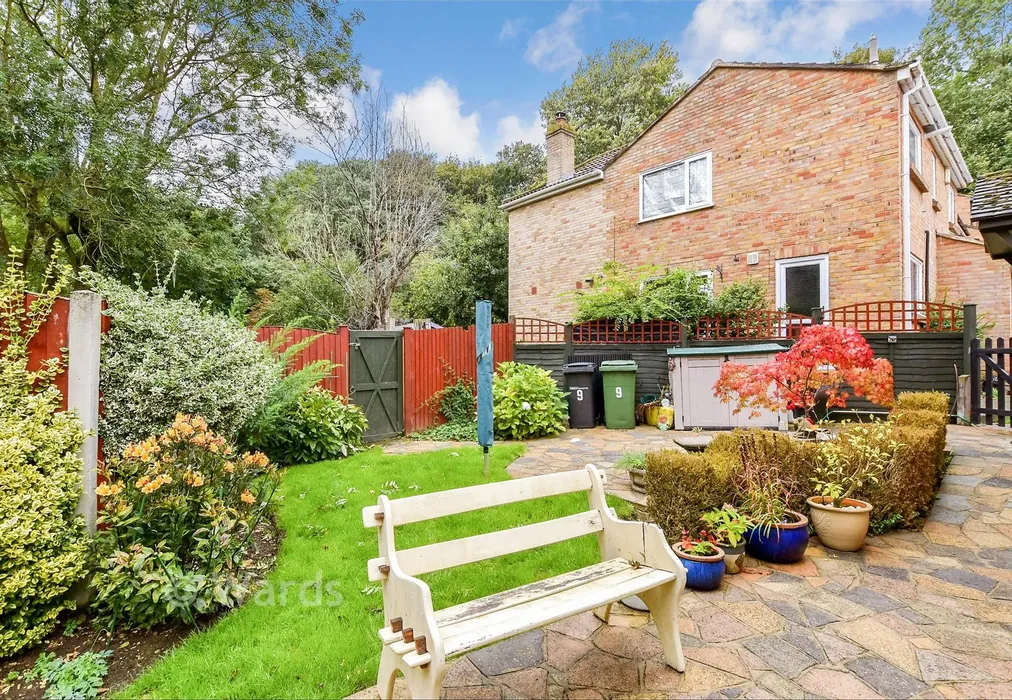 Side Garden - Gault Close, Bearsted, Maidstone, Kent - Wards of Kent