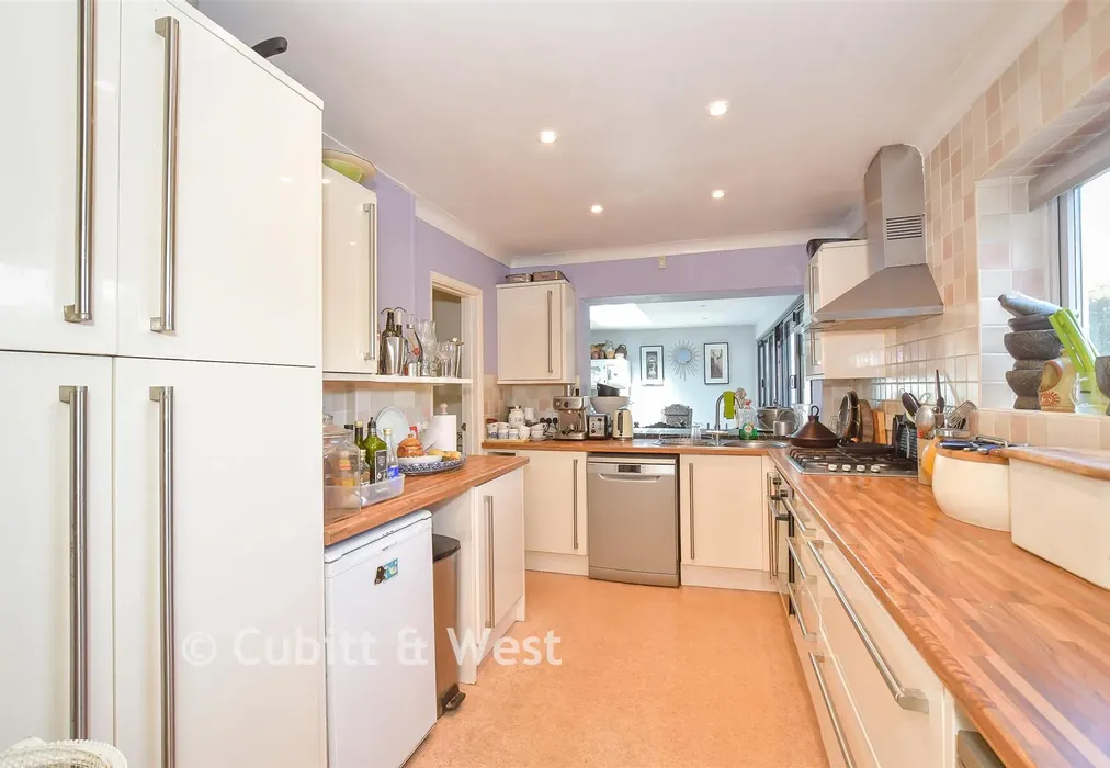 Kitchen - Trosnant Road, Havant, Hampshire - Wards of Kent
