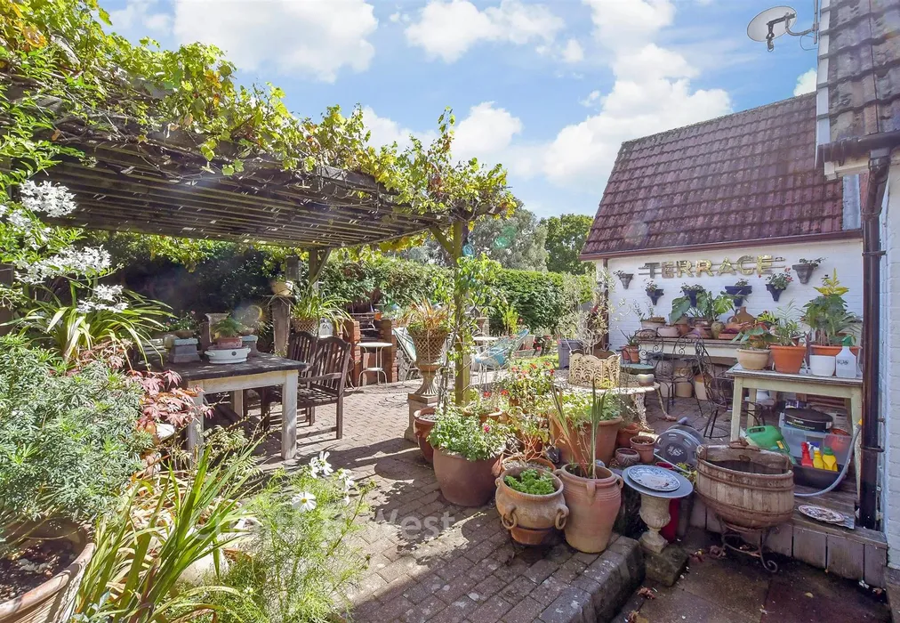 Rear Garden - Trosnant Road, Havant, Hampshire - Wards of Kent