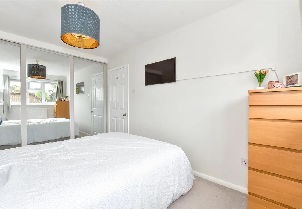 Bedroom 1 - Blackcap Close, Rowland's Castle, Hampshire - Wards of Kent