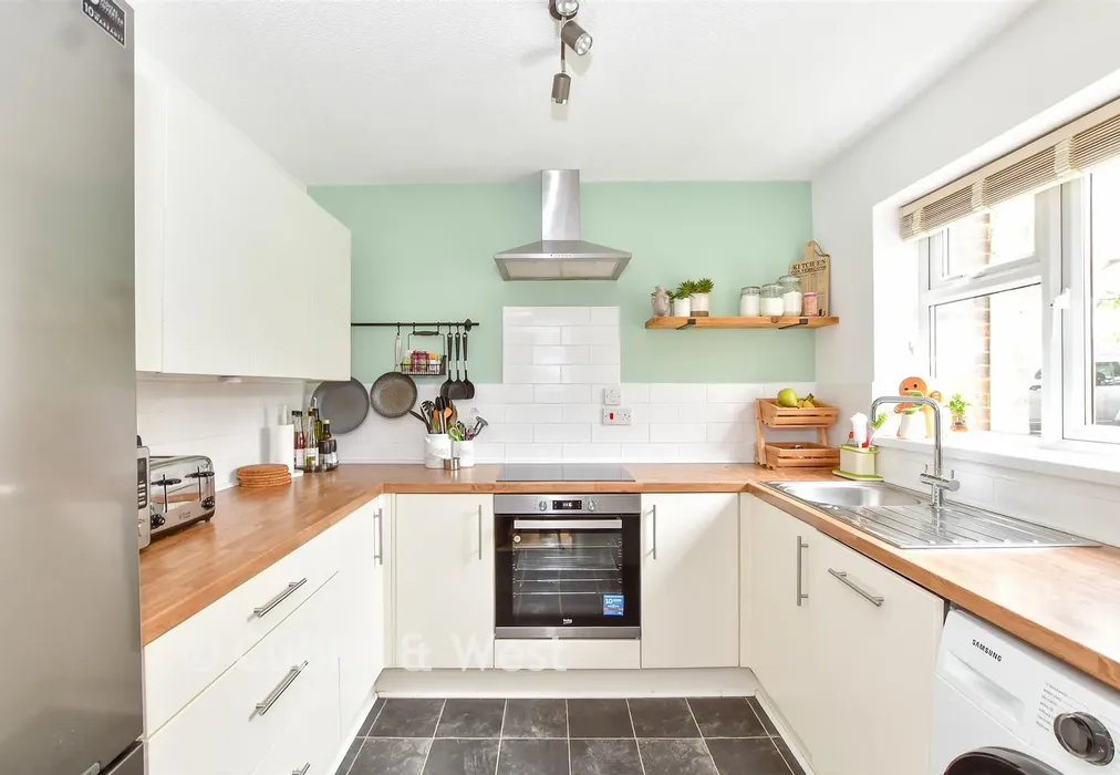 Kitchen - Blackcap Close, Rowland's Castle, Hampshire - Wards of Kent