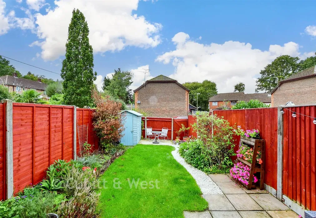 Rear Garden - Blackcap Close, Rowland's Castle, Hampshire - Wards of Kent