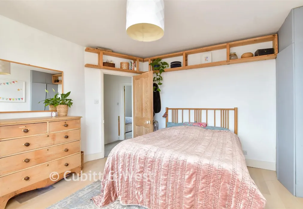 Bedroom 1 - Stanmer Park Road, Brighton, East Sussex - Wards of Kent