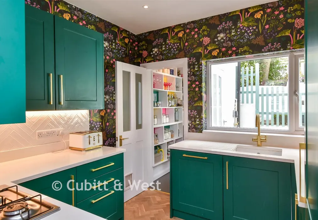 Kitchen - Stanmer Park Road, Brighton, East Sussex - Wards of Kent
