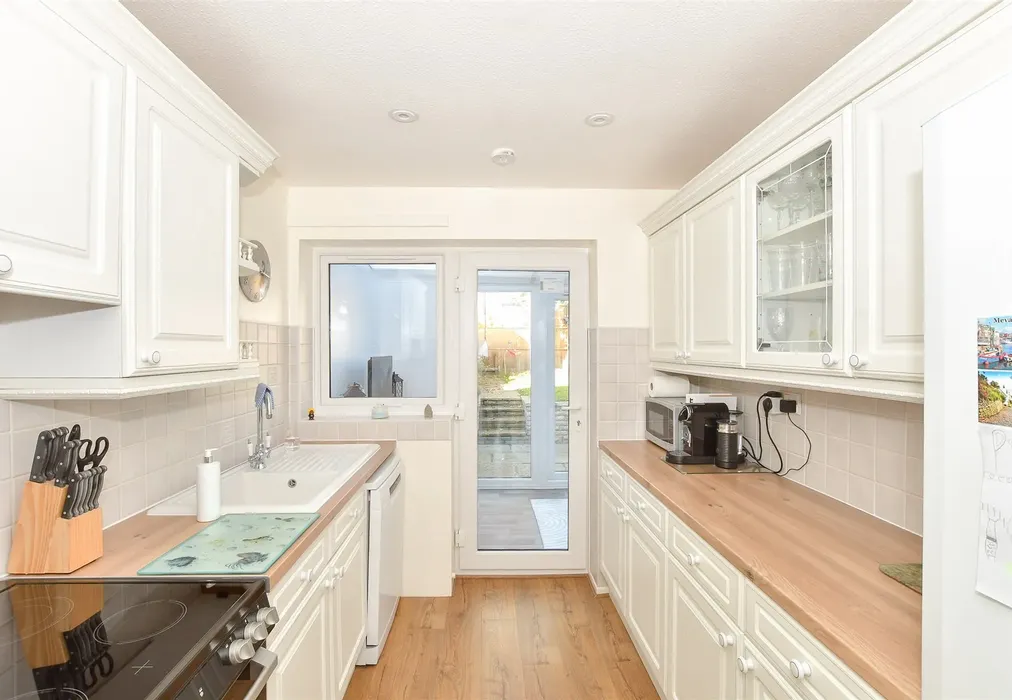 Kitchen - Cherry Tree Walk, Petworth, West Sussex - Wards of Kent