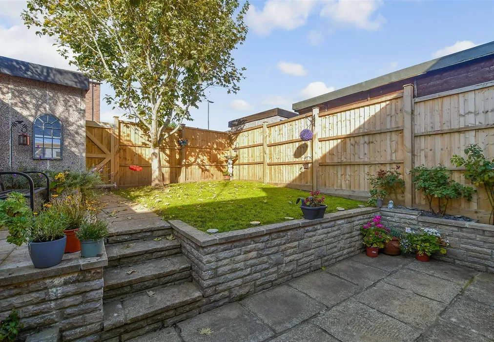 Rear Garden - Cherry Tree Walk, Petworth, West Sussex - Wards of Kent