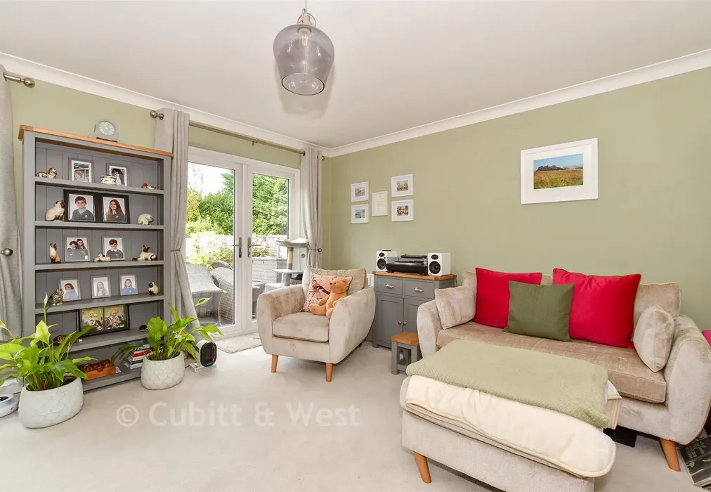 Lounge - Kitsmead, Copthorne, West Sussex - Wards of Kent