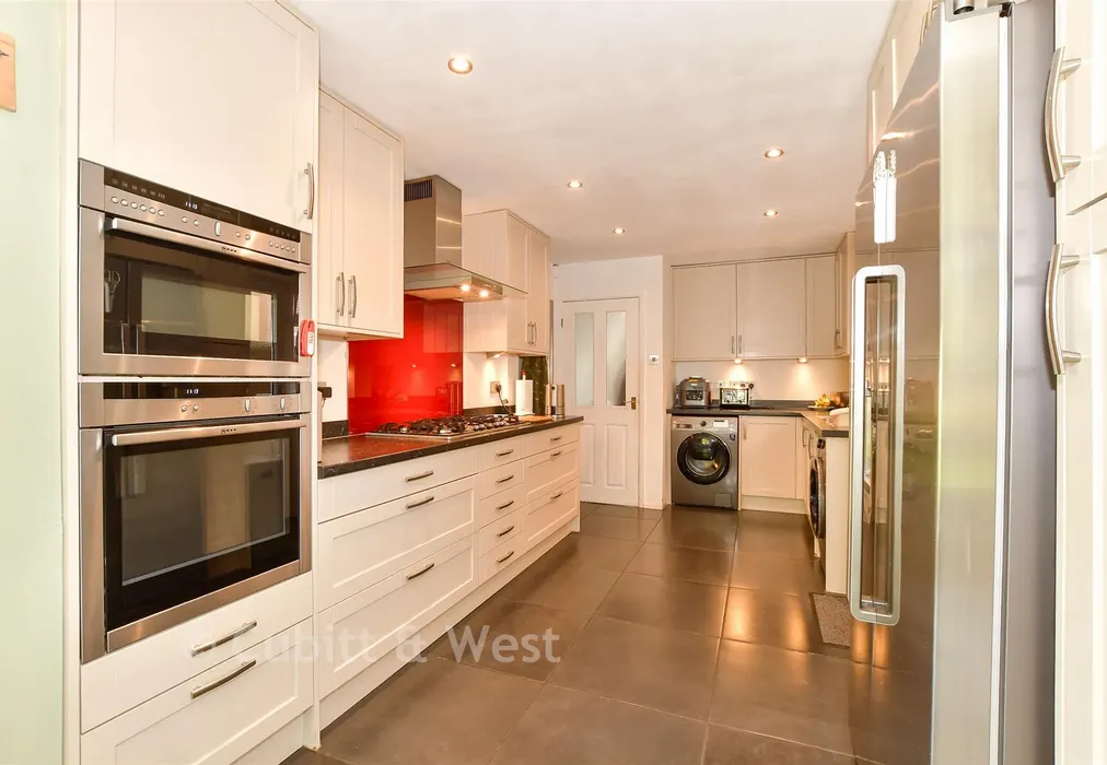 Kitchen - Kitsmead, Copthorne, West Sussex - Wards of Kent