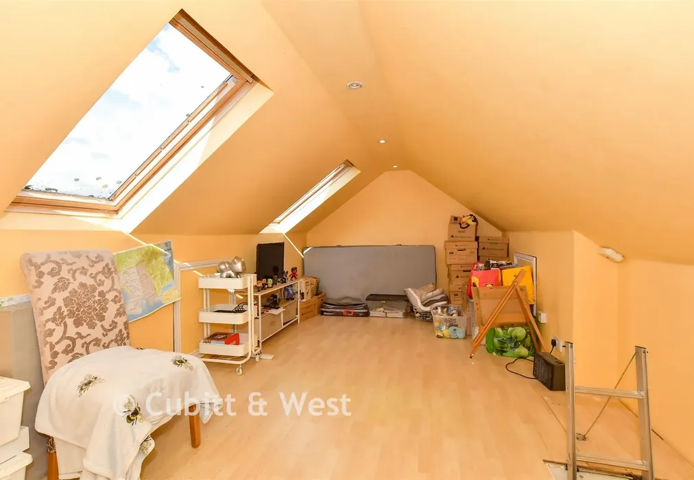 Loft Room - Kitsmead, Copthorne, West Sussex - Wards of Kent