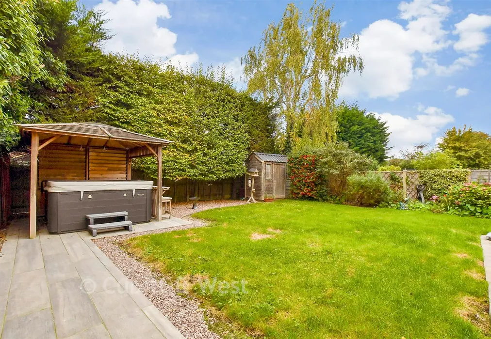 Rear Garden - Kitsmead, Copthorne, West Sussex - Wards of Kent