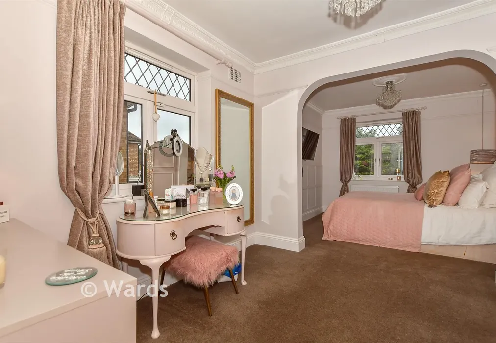 Dressing Area - Cranborne Avenue, Maidstone, Kent - Wards of Kent