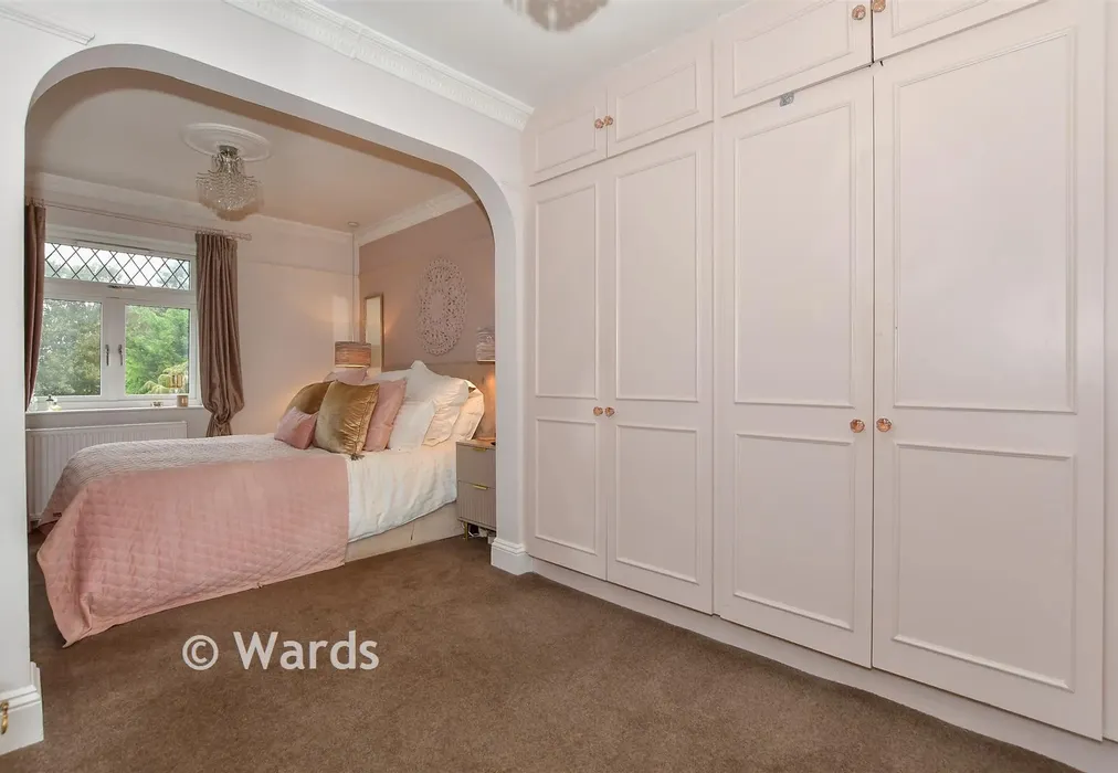 Dressing Area - Cranborne Avenue, Maidstone, Kent - Wards of Kent