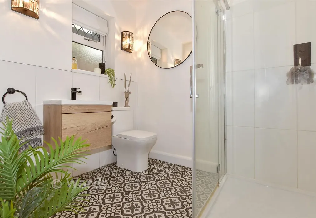 Downstairs Shower - Cranborne Avenue, Maidstone, Kent - Wards of Kent