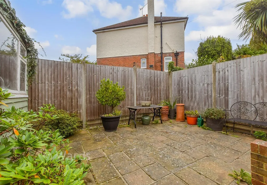 Patio / Decking - Essella Road, Ashford, Kent - Wards of Kent