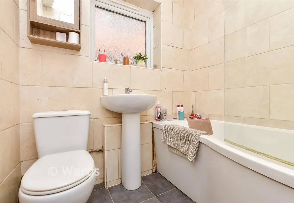 Bathroom - Margate Road, Ramsgate, Kent - Wards of Kent