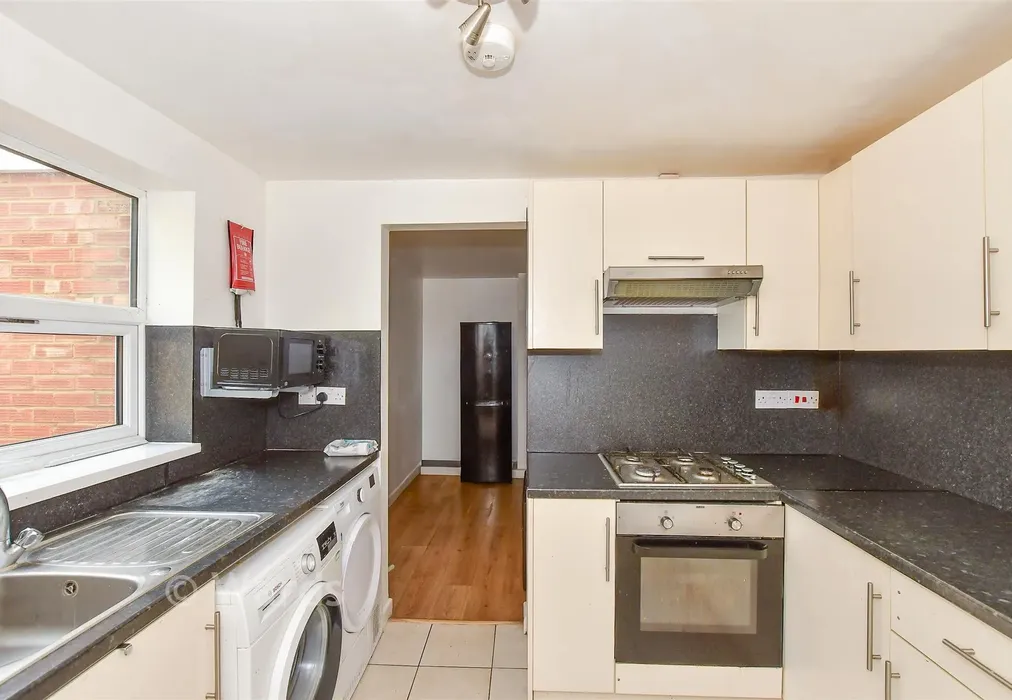 Kitchen - Crossways, Canterbury, Kent - Wards of Kent