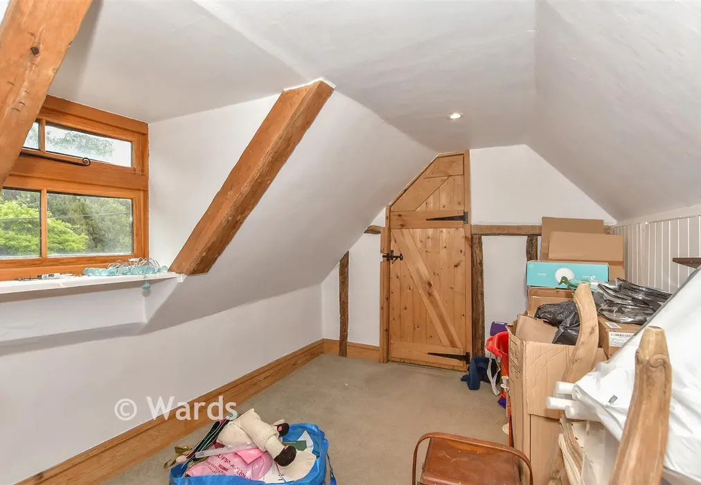 Loft Room 2 - The Quarries, Boughton Monchelsea, Maidstone, Kent - Wards of Kent
