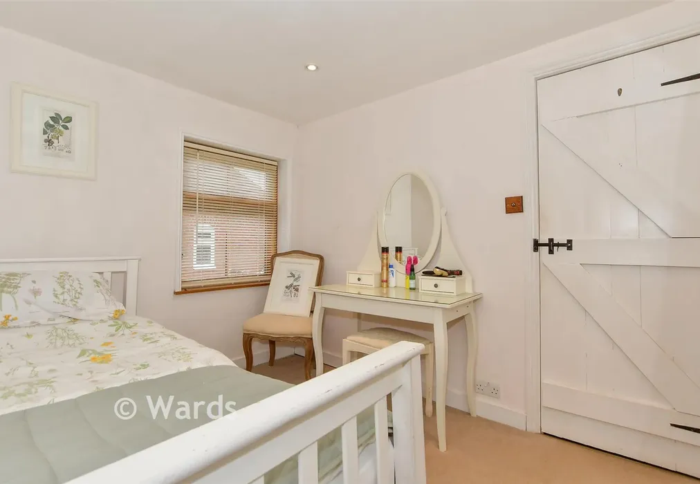 Bedroom 2 - The Quarries, Boughton Monchelsea, Maidstone, Kent - Wards of Kent