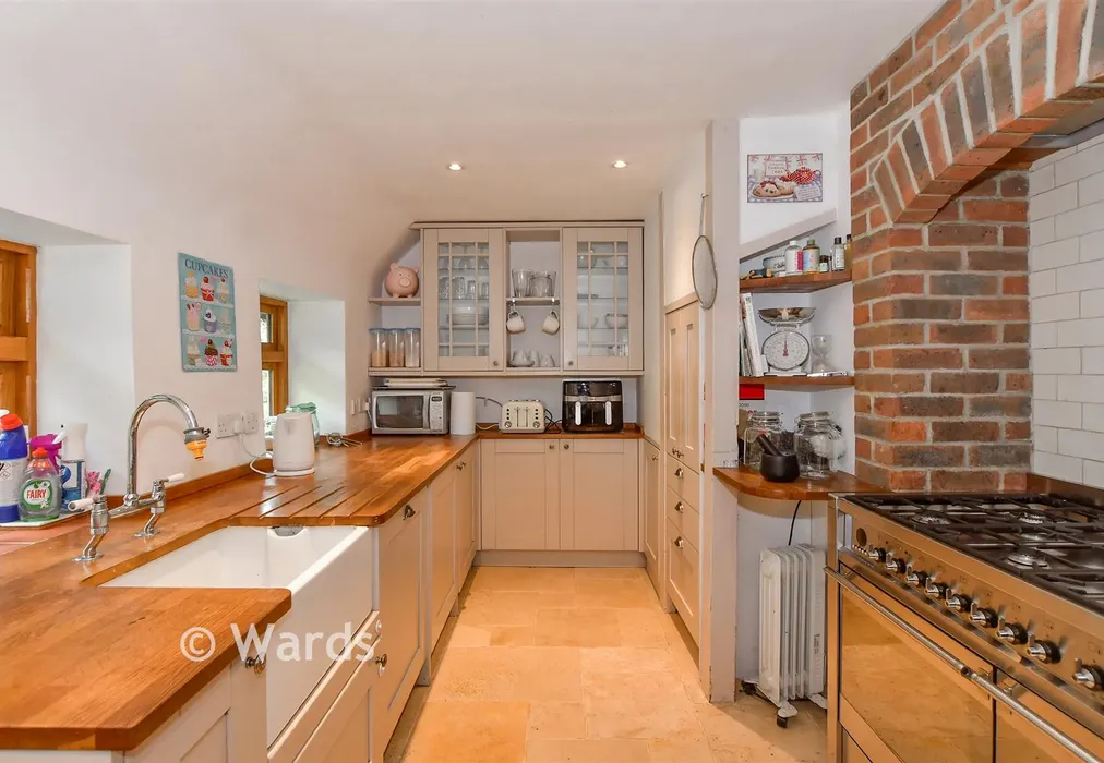 Kitchen - The Quarries, Boughton Monchelsea, Maidstone, Kent - Wards of Kent