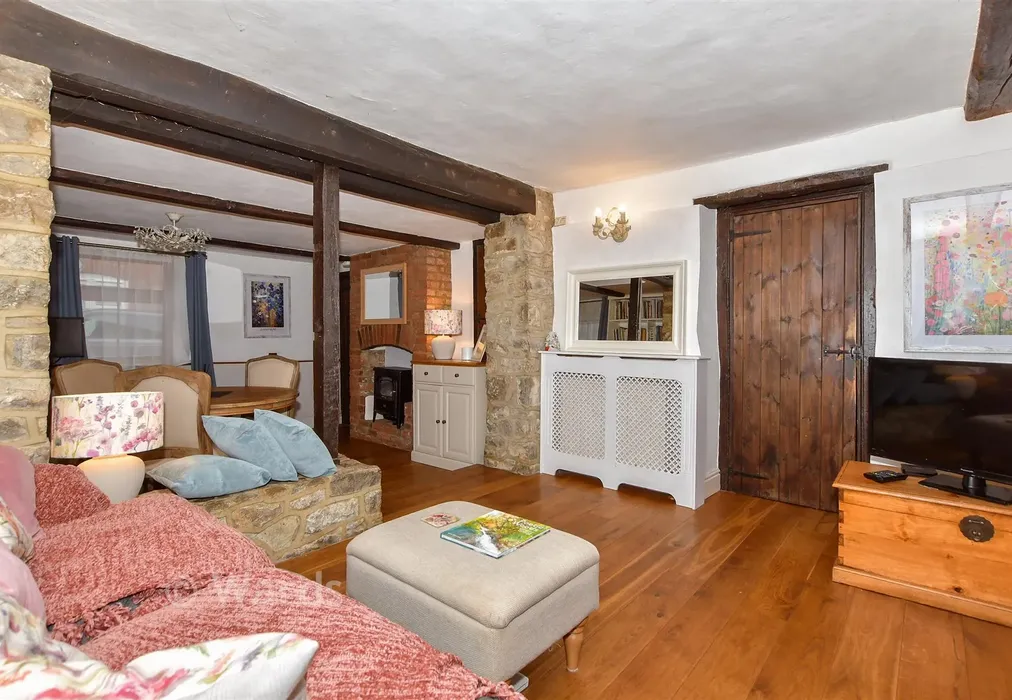Lounge - The Quarries, Boughton Monchelsea, Maidstone, Kent - Wards of Kent