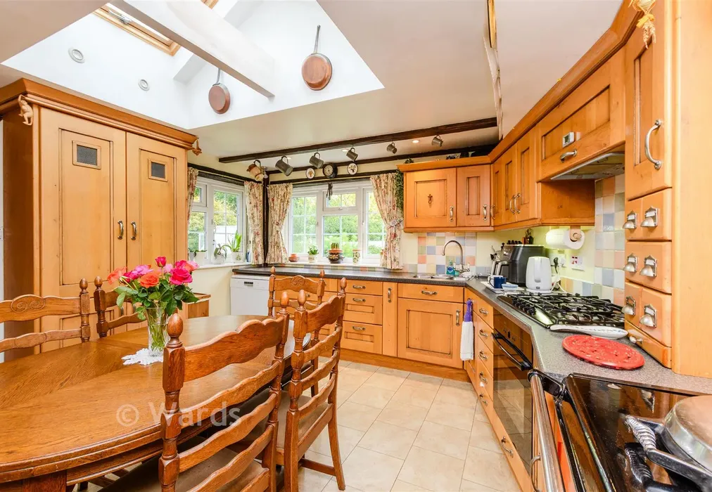 Kitchen - Priestwood Road, Meopham, Gravesend, Kent - Wards of Kent