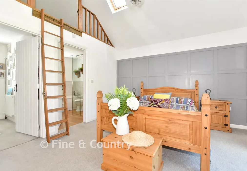 Principal Bedroom - New Road, Eythorne, Dover, Kent - Wards of Kent