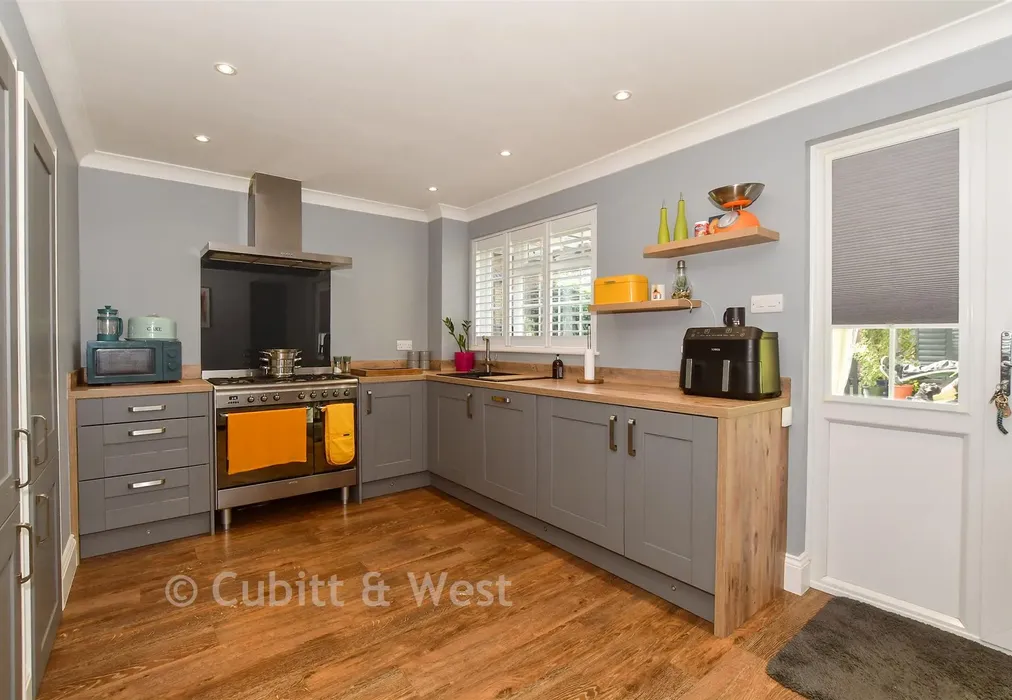 Kitchen - Berrymeade Walk, Ifield, Crawley, West Sussex - Wards of Kent