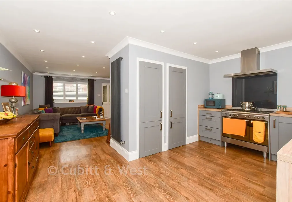 Kitchen - Berrymeade Walk, Ifield, Crawley, West Sussex - Wards of Kent
