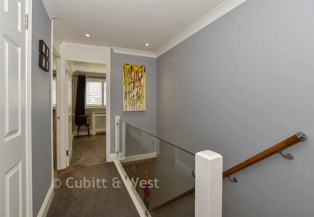 Landing - Berrymeade Walk, Ifield, Crawley, West Sussex - Wards of Kent