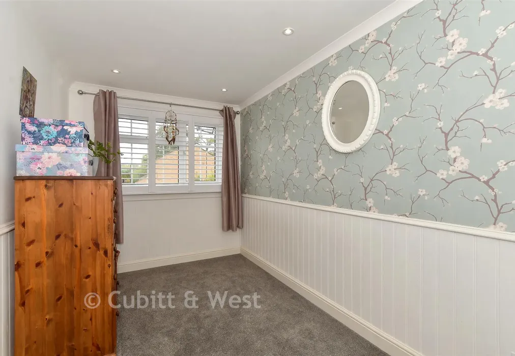 Bedroom 2 - Berrymeade Walk, Ifield, Crawley, West Sussex - Wards of Kent