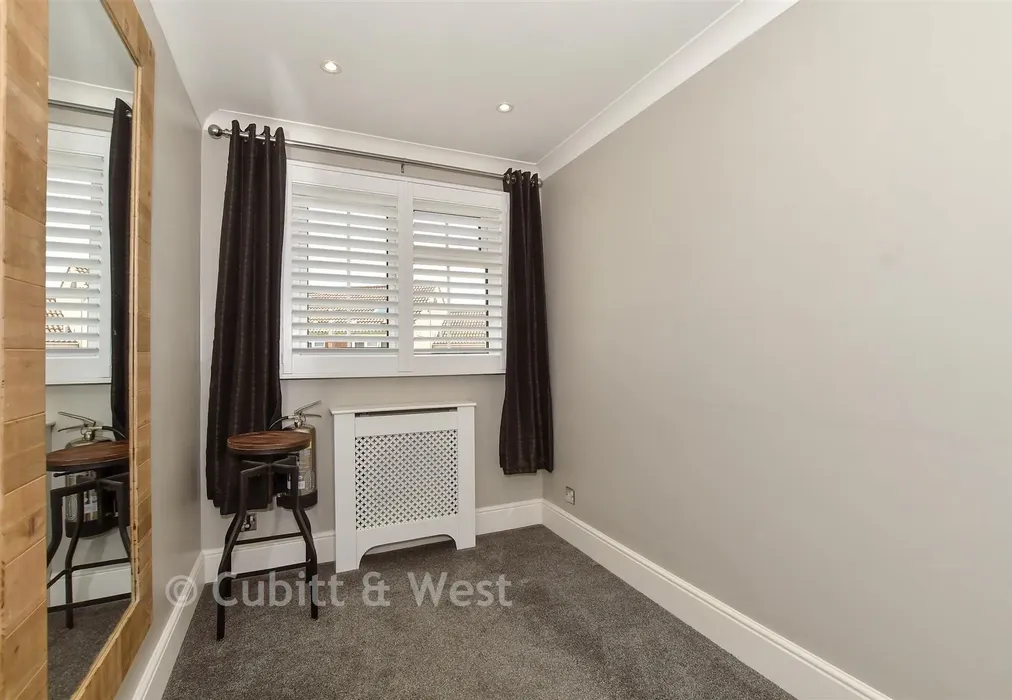 Bedroom 3 - Berrymeade Walk, Ifield, Crawley, West Sussex - Wards of Kent