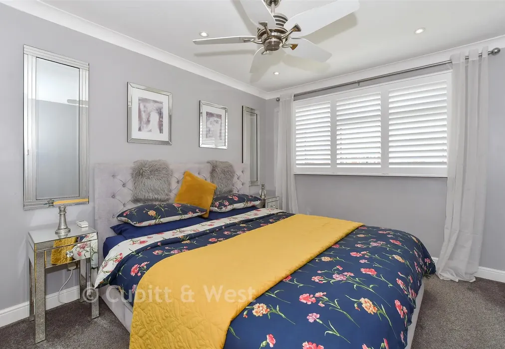 Bedroom 1 - Berrymeade Walk, Ifield, Crawley, West Sussex - Wards of Kent
