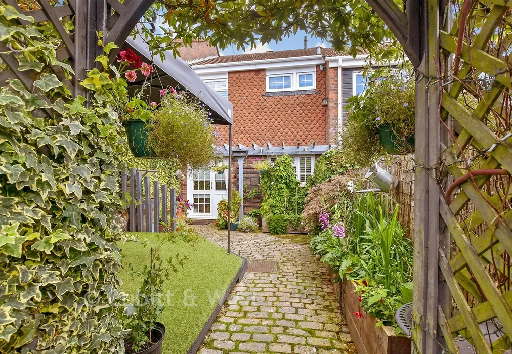 Rear Garden - Berrymeade Walk, Ifield, Crawley, West Sussex - Wards of Kent