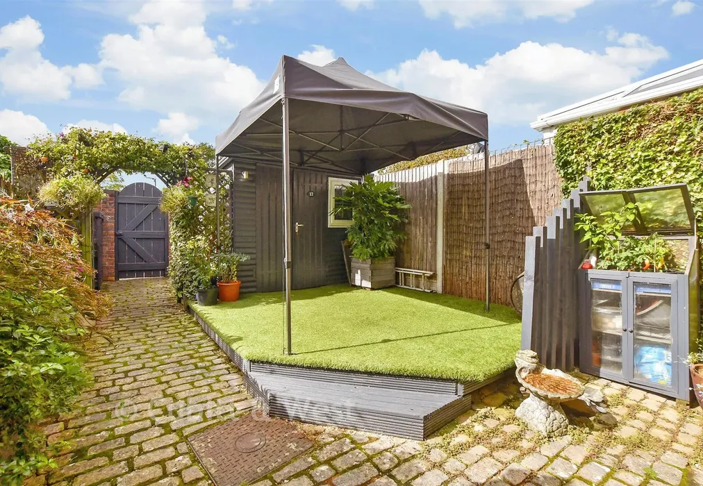 Rear Garden - Berrymeade Walk, Ifield, Crawley, West Sussex - Wards of Kent