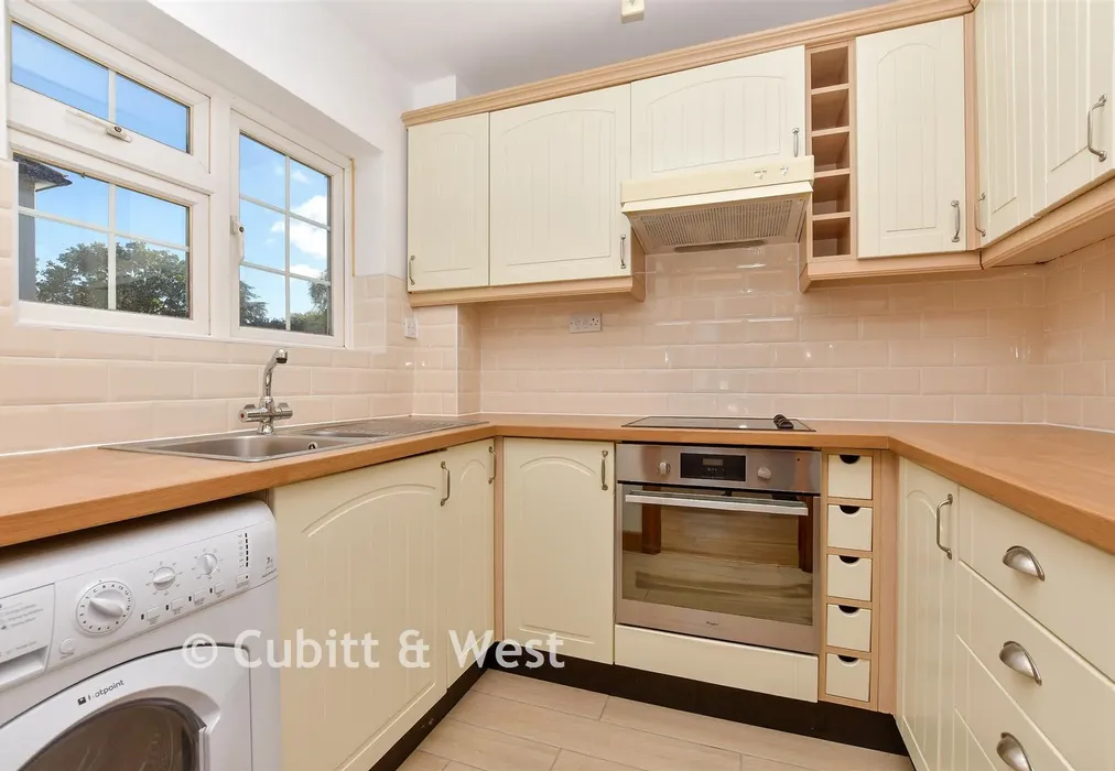 Kitchen - Bucklers Way, Carshalton, Surrey - Wards of Kent