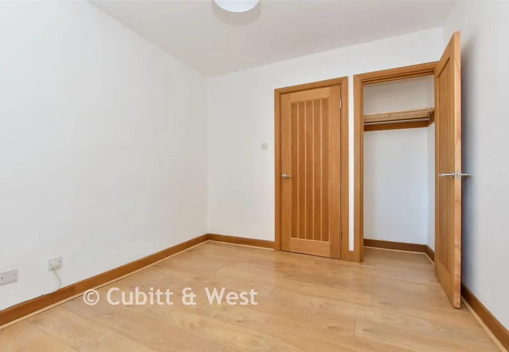 Bedroom - Bucklers Way, Carshalton, Surrey - Wards of Kent